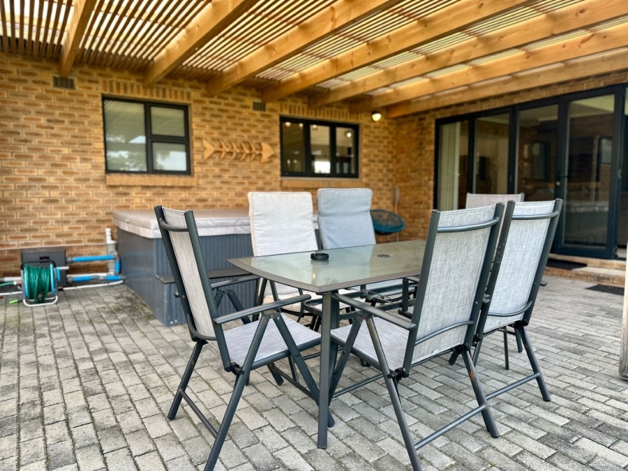4 Bedroom Property for Sale in Sandbaai Western Cape